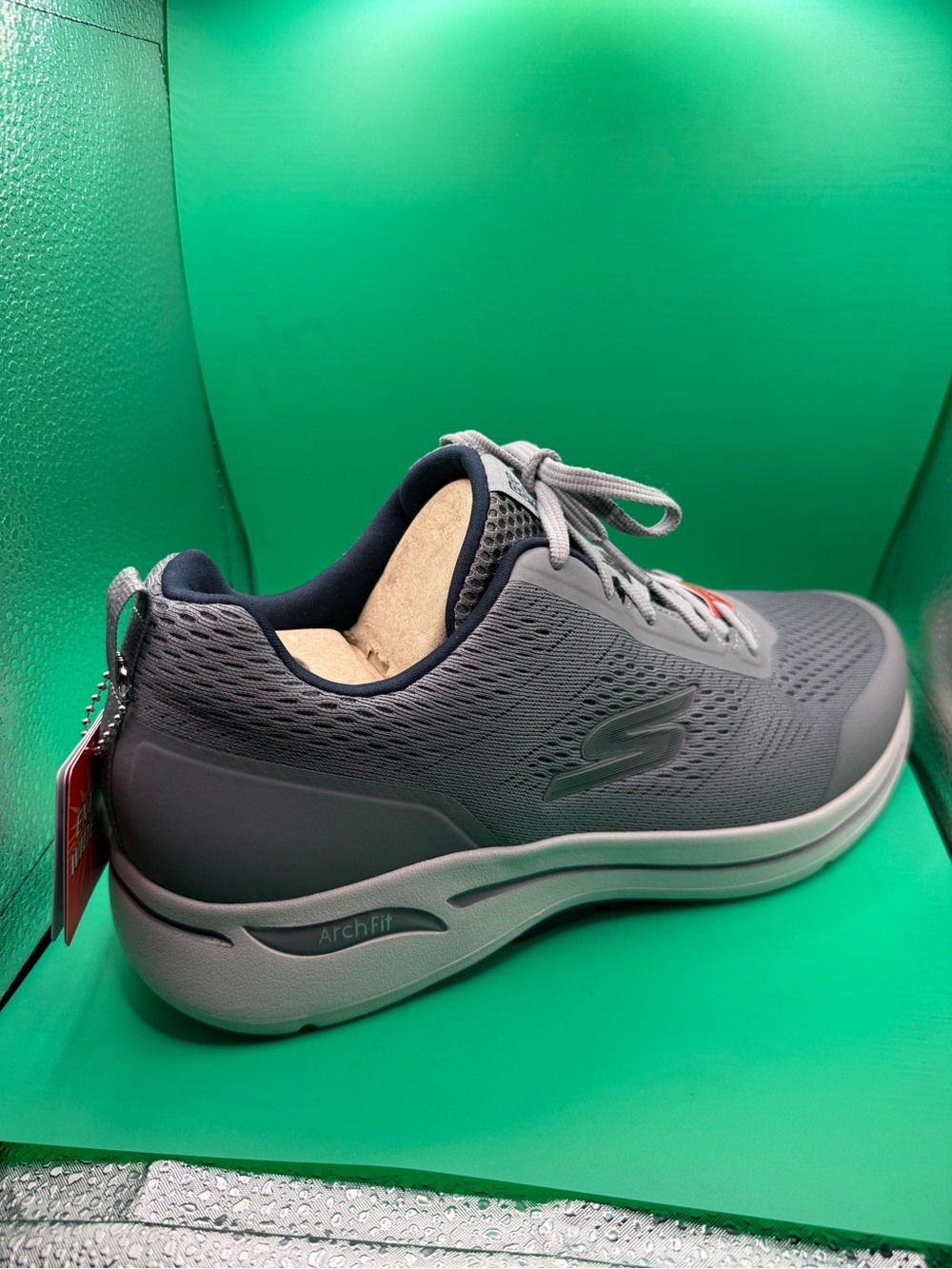 Skechers Arch Fit Extra Wide Men's Sneakers Size 11 Gray NEW